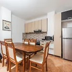 Apartment 2br , 100m To Sea , 2 Balconies Durres