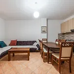 Apartment 2br , 100m To Sea , 2 Balconies *