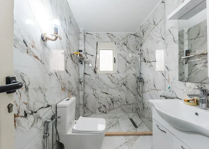 Beach Apartment דירה *